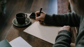 『書く瞑想』要約｜頭の中のモヤモヤを整理し、自分らしい人生を取り戻す方法